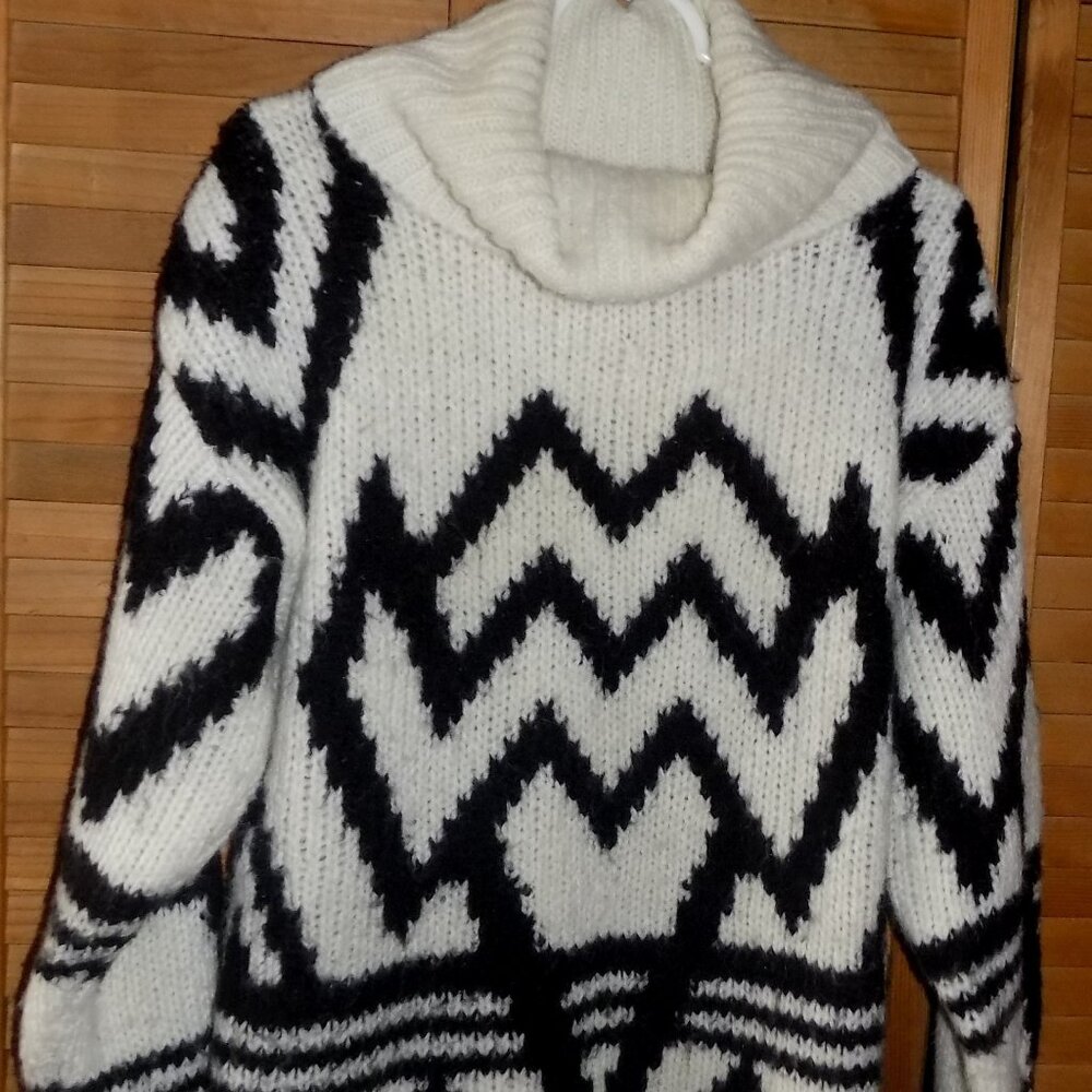 Protokol by CollAge Women SM Winter White & Black Cowl Cable Mohair Sweater WARM